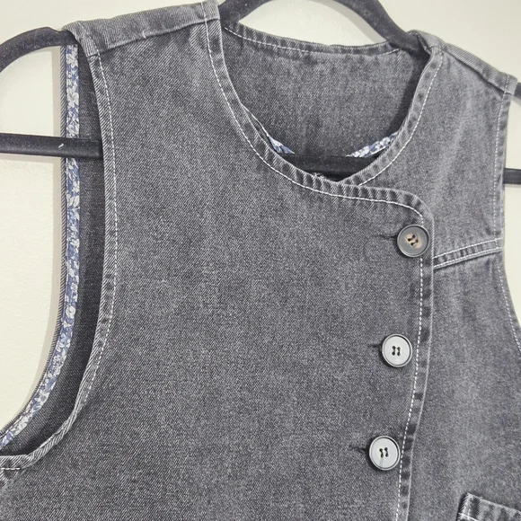 Y2K QM Women’s Black Denim Vest Button Front Pockets Asymmetrical Size S-M - Picture 3 of 13